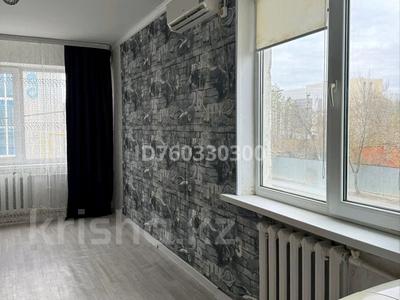 1-комнатная квартира · 18 м² · 2/5 этаж, Бр.Жубановых — рядом с кафе Qazaq, баня Тамаша за 3.2 млн 〒 в Актобе