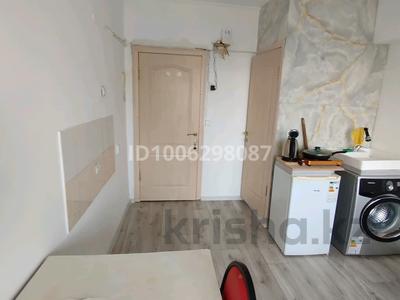 1-бөлмелі пәтер · 14 м² · 4/5 қабат, мкр Сайран, Утеген батыра 71а, бағасы: 11 млн ₸ в Алматы, Ауэзовский р-н