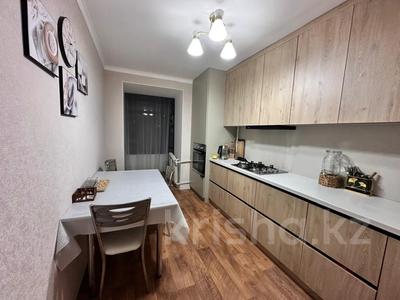 3-бөлмелі пәтер · 72.7 м² · 3/9 қабат, 12 ш/а. 19, бағасы: 27 млн ₸ в Актобе, мкр 12