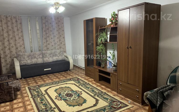 3-комнатный дом посуточно, 65 м², Жиенбаева за 20 000 〒 в Актобе, мкр Гормолзавод — фото 7