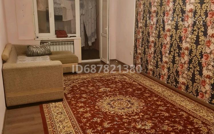 2-комнатная квартира, 55.5 м², 2/6 этаж помесячно, 31А мкр 16 — Сзади Школа 30