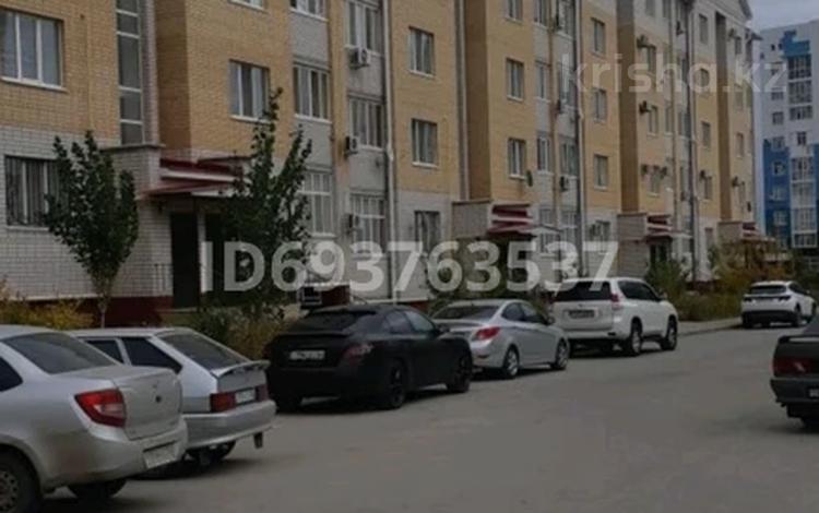 1-бөлмелі пәтер · 50 м² · 2/5 қабат, мкр. Алтын орда 22 — Проспект Туельсыздык, бағасы: 150 000 ₸ в Актобе — фото 2