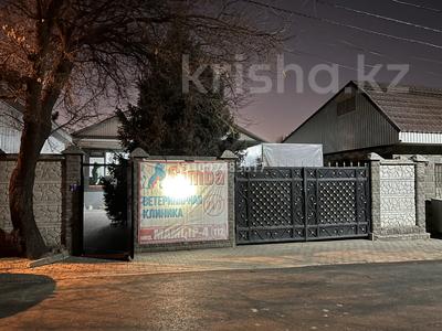 Отдельный дом · 5 комнат · 130 м², мкр Мамыр-4 112 — Абая, напротив Магнума за 1.2 млн 〒 в Алматы, Ауэзовский р-н