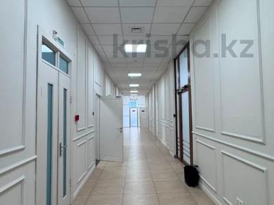 Еркін, кеңселер, дүкендер мен бутиктер, қоғамдық тамақтану орны, сұлулық салондары, фитнес және спорт, медорталықтар мен дәріханалар, білім орталықтары, ойын-сауық, конференц-залдар, кабинеттер және жұмыс орындары, студиялар · 320 м², бағасы: 4.8 млн ₸ в Алматы, Медеуский р-н