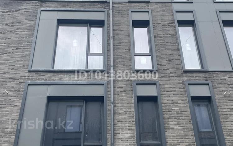 2-комнатная квартира · 56 м² · 3/4 этаж, мкр Ак Шагала за 330 000 ₸ в Атырау — фото 16