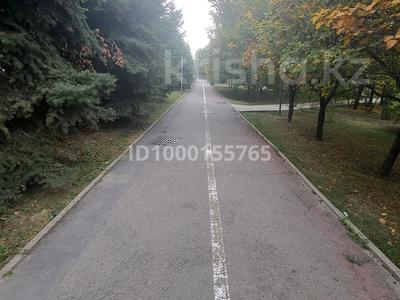 4-бөлмелі пәтер · 132 м² · 8/12 қабат · ай сайын, мкр Самал-1 31 — DOSTYK PLAZA, бағасы: 700 000 〒 в Алматы, Медеуский р-н