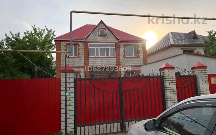 Отдельный дом · 8 комнат · 200 м² · 4.5 сот., Исаева за 65 млн ₸ в Уральске — фото 2
