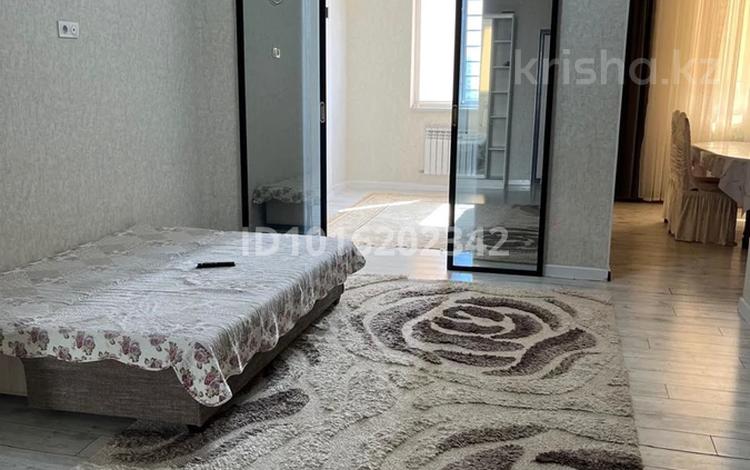 2-комнатная квартира · 50 м² · 12/13 этаж, 17-й мкр 112 за 160 000 ₸ в Актау — фото 2