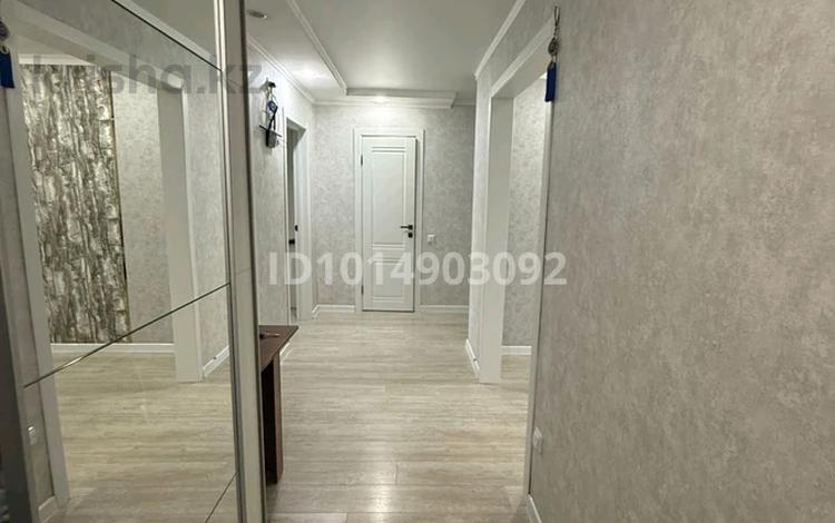 3-бөлмелі пәтер · 75 м² · 5/5 қабат, Қонаев ш/а. 64, бағасы: 44 млн ₸ в Уральске, мкр Кунаева — фото 2