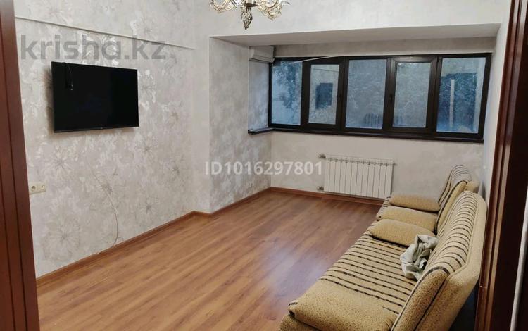 3-комнатная квартира · 75 м² · 3/8 этаж, Жбек жолы 81 за 500 000 ₸ в Алматы, Алмалинский р-н — фото 2