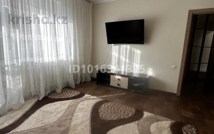 3-комнатная квартира · 65 м² · 7/9 этаж, мкр Юго-Восток, Мкр Степной 3 8 за 240 000 ₸ в Караганде, Казыбек би р-н — фото 2