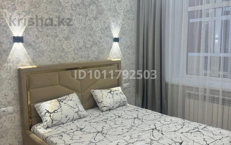 1-комнатная квартира · 46 м² · 9/10 этаж, Б. Момышулы 15/2 — Центр бокса Сапиева, Метро. за 15 000 ₸ в Караганде, Казыбек би р-н — фото 2