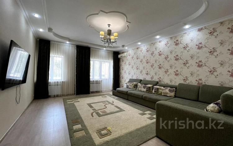 5-комнатная квартира, 207.1 м², 1/3 этаж, Даумова за 47.5 млн 〒 в Уральске — фото 27