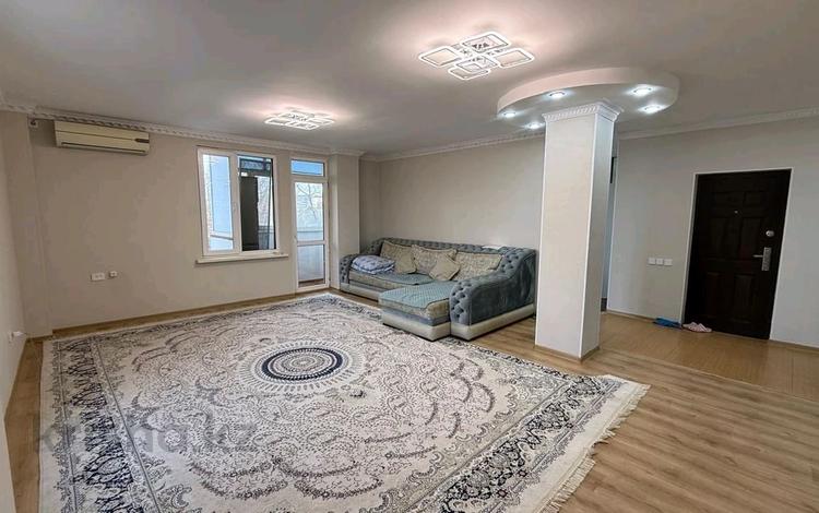 4-комнатная квартира · 180 м² · 2/4 этаж, Абулхаир хана 7 за 200 000 〒 в Уральске — фото 2