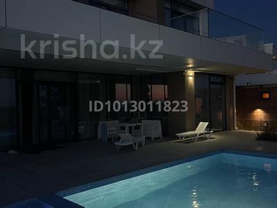 Дом · 4 комнаты · 370 м², Тёплый пляж — Рядом с Rixos за 300 000 ₸ в Актау