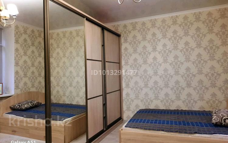 2-бөлмелі пәтер · 65 м² · 3/3 қабат, Кабанбай батыра — Алматинский РОВД, бағасы: 24 000 ₸ в Алматы, Алмалинский р-н — фото 2