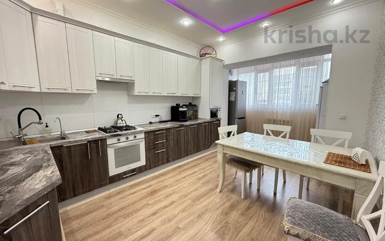 3-комнатная квартира · 87 м² · 6/8 этаж, мкр 4 33 за 39.8 млн ₸ в Уральске — фото 2