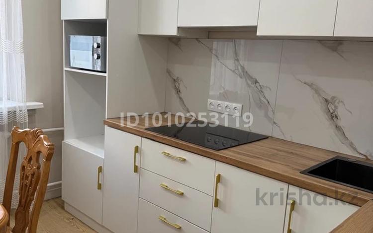 3-бөлмелі пәтер · 80 м², мкр Самал-1 24 — Мендикулова- жолдасбекова, бағасы: 500 000 ₸ в Алматы, Медеуский р-н — фото 2