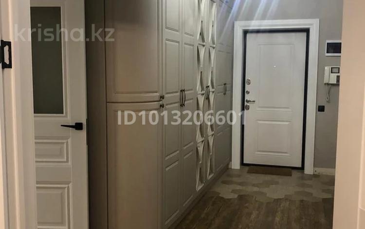 2-бөлмелі пәтер · 74 м² · 3/5 қабат, Кабанбай батыра 7/2, бағасы: 64 млн ₸ в Астане, Нура р-н — фото 2