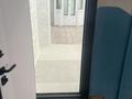 3-бөлмелі пәтер · 70 м² · 2/5 қабат, Аманжолова 111 — Сзади остановки «Революция», бағасы: 200 000 ₸ в Уральске, мкр Школьник — фото 6
