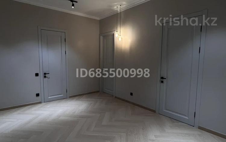 3-комнатная квартира, 80 м², 10/10 этаж, ул. Бухар жырау 34