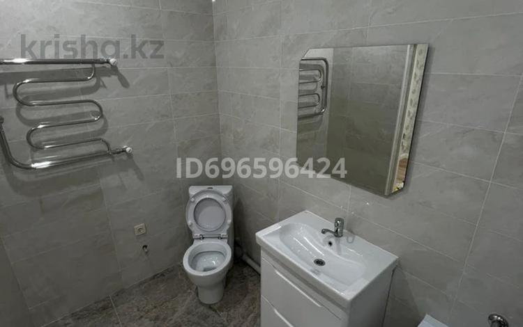 2-бөлмелі пәтер, 70 м², 4/6 қабат ай сайын, 35-мкр 18, бағасы: 150 000 〒 в Актау, 35-мкр — фото 2