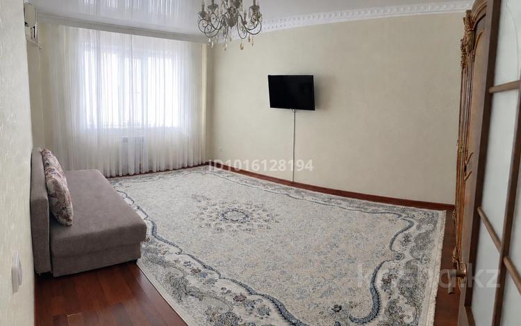 1-комнатная квартира · 44 м² · 2/5 этаж, мкр Нурсая 95 за 150 000 ₸ в Атырау — фото 2