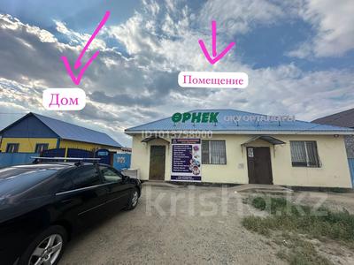 Отдельный дом · 2 комнаты · 75 м² · 9 сот., мкр Бирлик-2, Габиден Мустафина 1 — Сзади остановки за 25 млн ₸ в Атырау