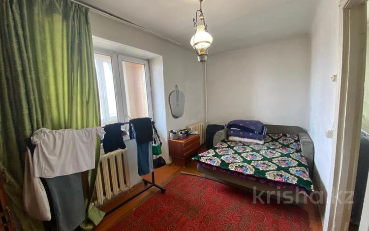 2-комнатная квартира, 40 м², 3/3 этаж, Манаса 77