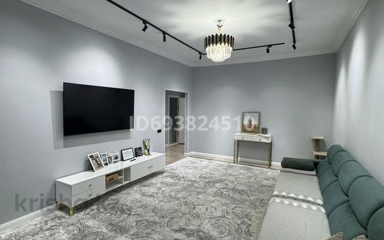 2-комнатная квартира · 84 м² · 2/5 этаж, мкр Нурсая, Акжарма 10 за 300 000 ₸ в Атырау — фото 2