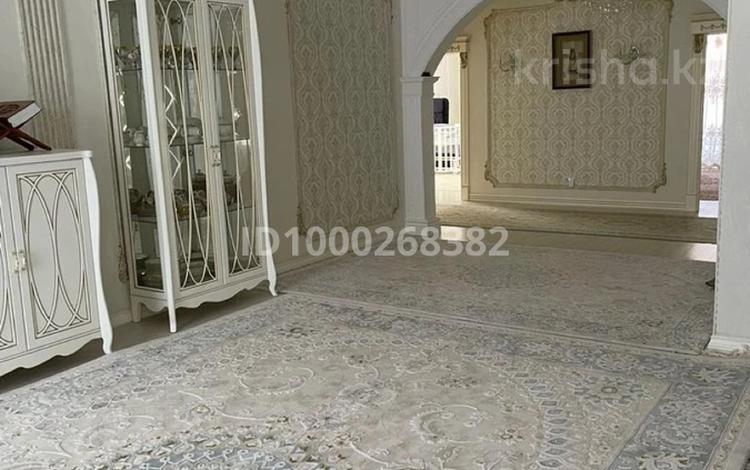 4-комнатная квартира · 185 м² · 14/14 этаж, 17-й мкр 6 за 85 млн 〒 в Актау — фото 2
