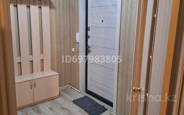 1-бөлмелі пәтер, 35 м², 4/6 қабат ай сайын, Юбилейный 37, бағасы: 130 000 〒 в Костанае, Юбилейный — фото 2