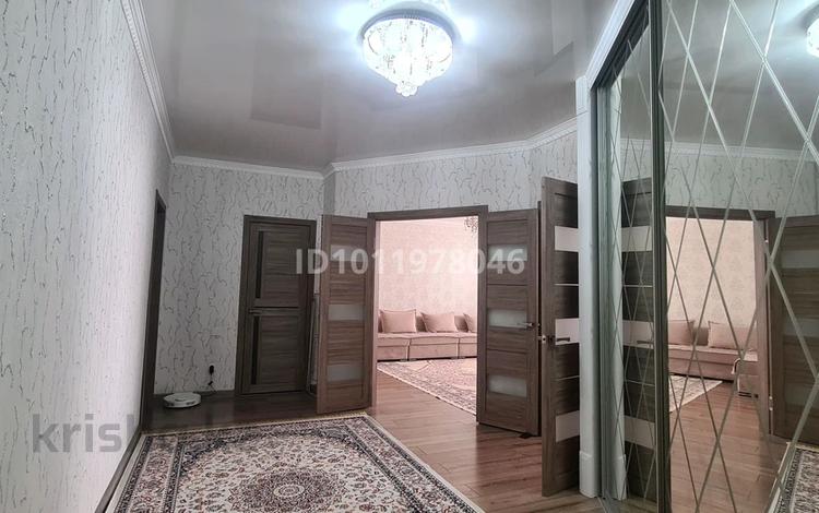 2-бөлмелі пәтер · 86 м² · 2/5 қабат, мкр. Алтын орда, Батыс 2 Алтын орда 10Г корпус 3, бағасы: 36.5 млн 〒 в Актобе — фото 2