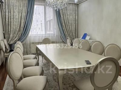 5-комнатная квартира · 200 м² · 12/12 этаж, Ракымжан Кошкарбаев 28 — Аманжолова за 92.5 млн ₸ в Астане, Сарайшык р-н