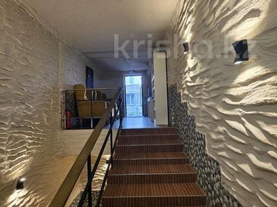 Свободное назначение, офисы, магазины и бутики, склады, общепит, салоны красоты, бани, гостиницы и зоны отдыха, медцентры и аптеки, образование, развлечения · 360 м² за 119 млн 〒 в Алматы, Алмалинский р-н