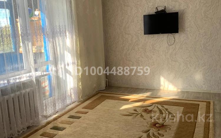 2-комнатная квартира · 49 м² · 3/9 этаж, 6й микрорайон, Ермекова 56 за 180 000 ₸ в Караганде, Казыбек би р-н — фото 2