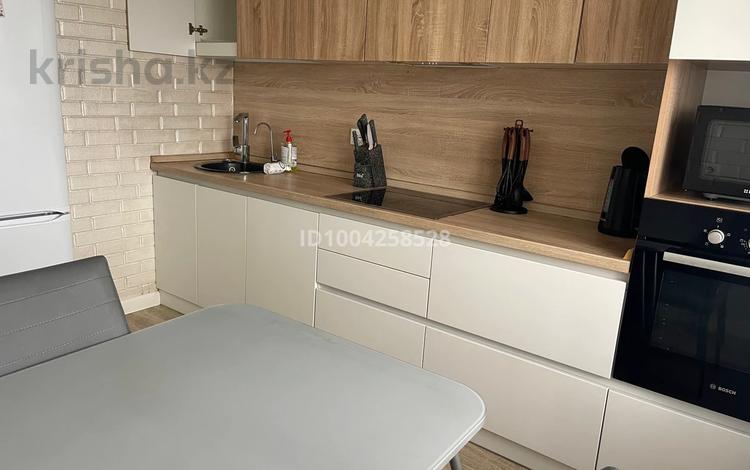 2-комнатная квартира · 62 м² · 6/9 этаж, Кабанбай батыра 152/2 за 380 000 〒 в Усть-Каменогорске — фото 2