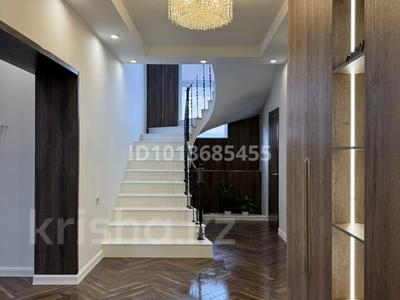 Жеке үй · 6 бөлме · 318 м² · 10 жүзд., Үркер, Уали Халфин 1, бағасы: 175 млн ₸ в Астане, Нура р-н