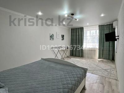 1-комнатная квартира · 35 м² · 5/5 этаж, Л.Толстого 72 за 2 500 〒 в Уральске, мкр Школьник