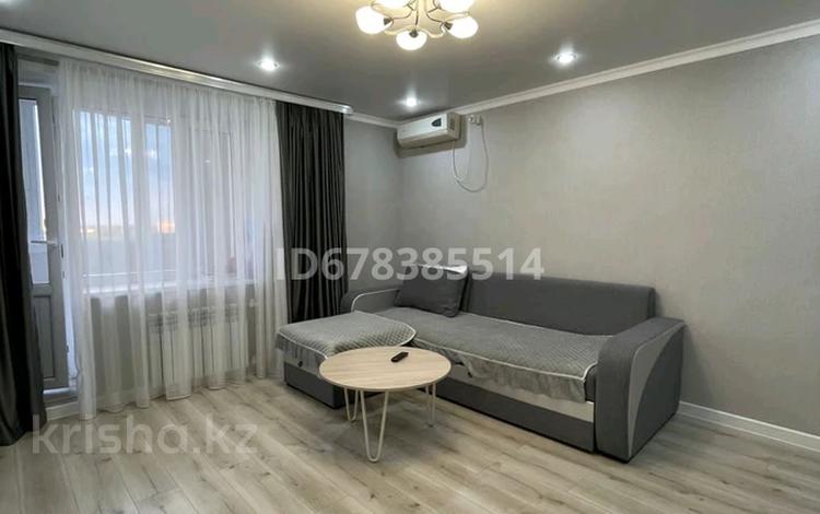 3-комнатная квартира, 65 м², 9 этаж посуточно, Назарбаева 206 за 23 000 〒 в Уральске — фото 2