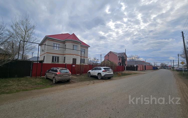 Отдельный дом · 7 комнат · 325 м² · 10 сот., Мичурина Студенческая 30 за 48 млн 〒 в Уральске — фото 2