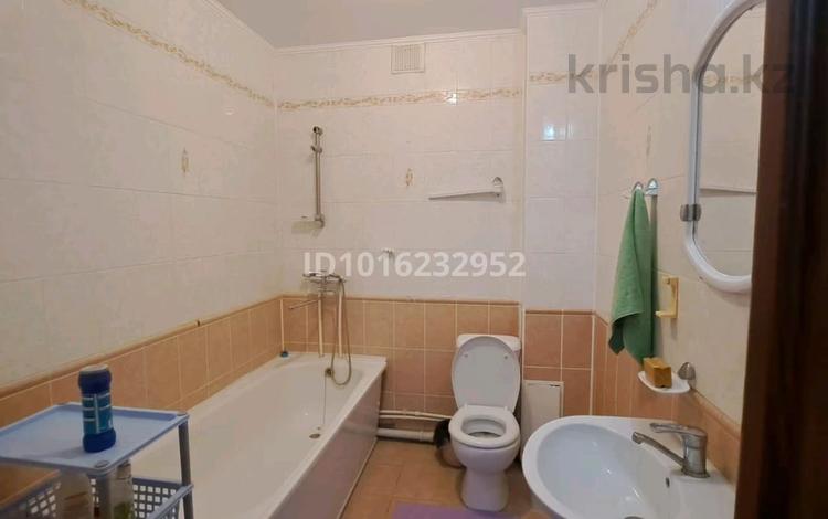 2-комнатная квартира · 90 м² · 5/6 этаж, Пр. абая 20 — Пр. Абая за 230 000 ₸ в Актобе — фото 2