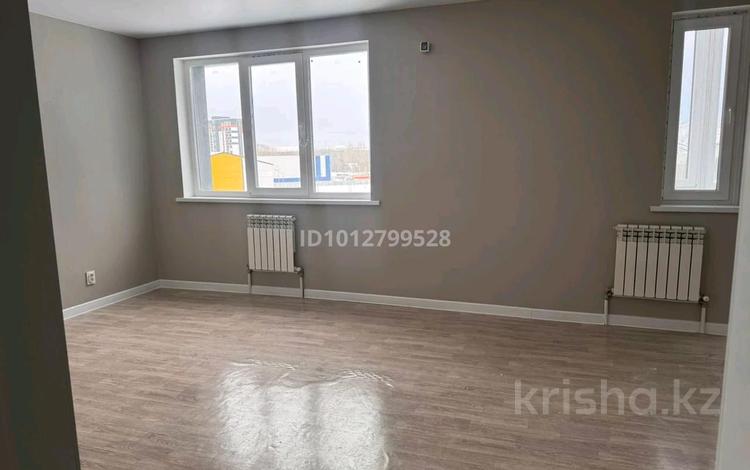 3-бөлмелі пәтер · 98 м² · 4/9 қабат, Нурлы жол 57, бағасы: 250 000 ₸ в Усть-Каменогорске — фото 2