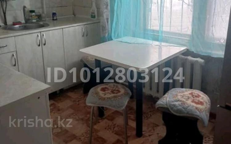 2-бөлмелі пәтер · 40 м² · 1/5 қабат, Жаманкулова 4 — Сельмаж остановка, бағасы: 11.5 млн ₸ в Актобе, мкр Москва — фото 2