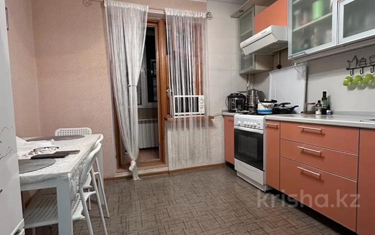 2-комнатная квартира, 56 м², 3/5 этаж, мкр 8, Рыскулова 198