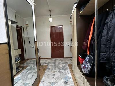 2-бөлмелі пәтер · 63.9 м² · 1/5 қабат, Байтерек ш/а. 42 — находится возле школы №3 лицей, бағасы: 17 млн ₸ в Таразе, мкр Байтерек