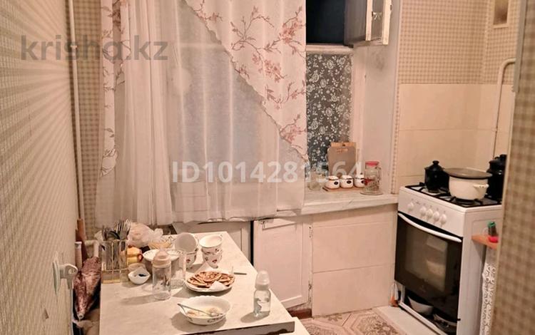 2-бөлмелі пәтер · 43 м² · 5/5 қабат, Ескі қала — Находится возле народного банка, бағасы: 10 млн ₸ в Актобе, Старый город — фото 2