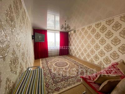 3-бөлмелі пәтер, 70 м², 7/9 қабат ай сайын, 5 мкр 8, бағасы: 250 000 〒 в Аксае