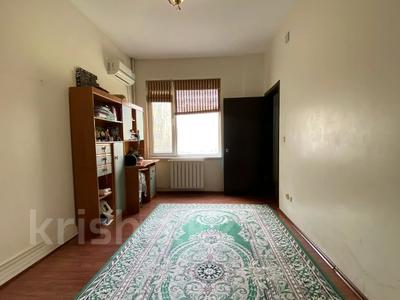 Продажа квартир в Мангистауской обл.: 2-комнатная квартира · 69 м² · 2/5 этаж, 15-й мкр 64 за 24 млн 〒 2-комнатная квартира · 69 м² · 2/5 этаж, 15-й мкр 64 за 24 млн 〒 в Актау