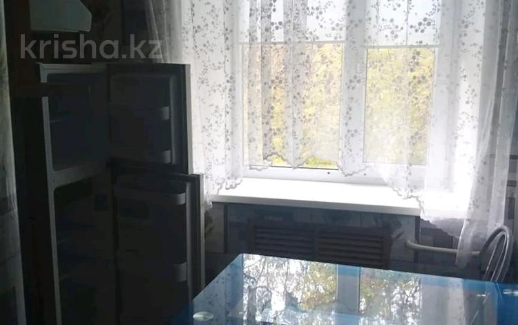 3-комнатная квартира · 55 м² · 2/5 этаж, Камзина — Естая за 18 млн 〒 в Павлодаре — фото 2